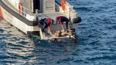 Antalya'da denizde yüz maskesi takılı halde erkek cesedi bulundu