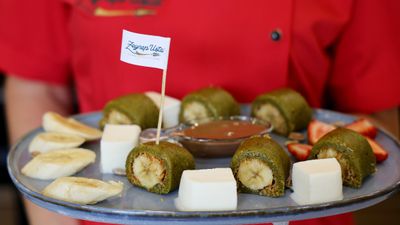 Adana'da Uzak Doğu'dan gelen müşterilerinden esinlenen tatlıcı 'Sushi Kadayıf' yaptı