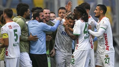 Ianis Hagi'den harika frikik golü