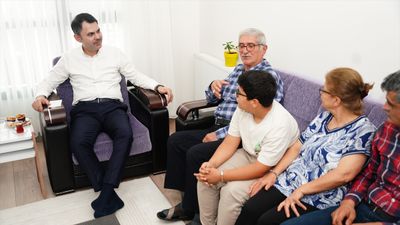 Murat Kurum Hatay'da depremden etkilenen Açıkgöz Ailesi!ni ziyaret etti