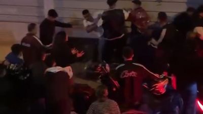 İstanbul'da asker eğlencesinde kavga: Asker adayı tarafları tekmeyle ayırdı