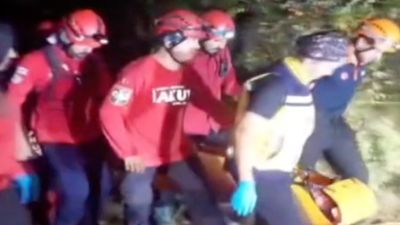Antalya'da kayalık alanda mahsur kalan 2 çocuk kurtarıldı