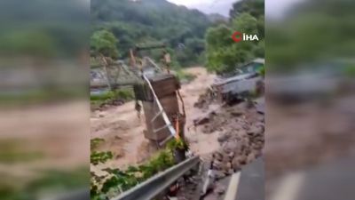 Hindistan'da şiddetli yağışlar 18 can aldı