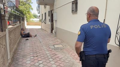 Antalya'da üzerine tiner döküp kendini yakmaya çalışan şahsa arkadaşı engel oldu