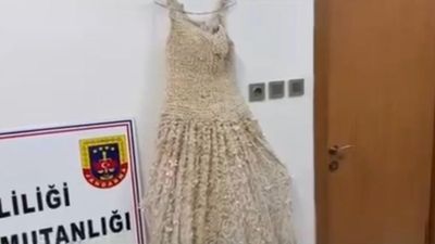 Kayseri'de gelinliğin üzerine boncuk şeklinde uyuşturucu madde işlemişler