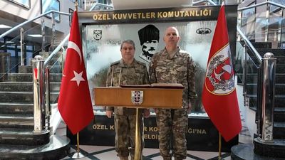 Genelkurmay Başkanı Bayraktaroğlu’ndan Özel Kuvvetler'e ziyaret