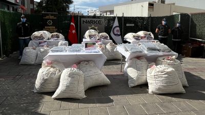 İzmir'de rekor miktarda sentetik uyuşturucu ele geçirildi
