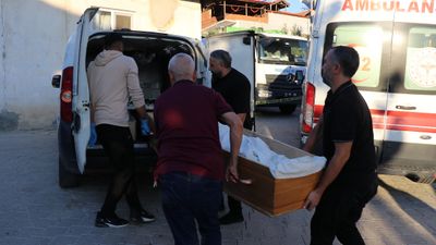 Denizli'de çöp kamyonu yaşlı kadını ezdi