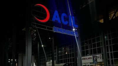 İzmir'de köpeğe açılan ateş yoldan geçen çifte isabet etti: 1 ölü