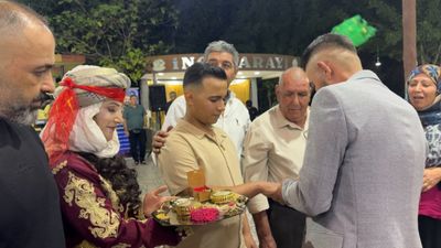 Şanlıurfa'da aşk mesafe tanımadı: Ayrı ülkelerde aynı anda nişan yapıldı