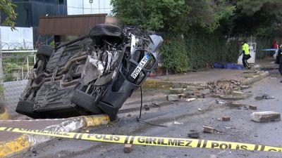 İstanbul'da kaldırımda yürüyen yayaya otomobil çarptı: 1 ölü 2 yaralı