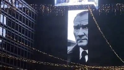 Ankara susuzlukla mücadele ediyor: Led ekranlara Atatürk portresi yansıtıldı