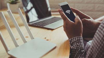 Kimse Wi-Fi’nizi göremeyecek: Bu gizli ayarı açın