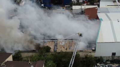 İstanbul'da bir fabrikada yangın çıktı