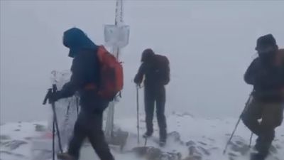 Uludağ’a mevsimin ilk karı düştü