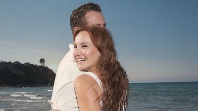 Doğumu bekliyor! Oyuncu Başak Gümülcinelioğlu'ndan karnı burnunda pozlar geldi