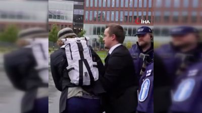 Finlandiya polisi, Cumhurbaşkanı Stubb’a İsrail'le ilgili soru soran gazeteciye müdahale etti