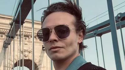 Eski sevgilisini unuttu! Murat Ceylan ve Sude Zülal Güler'den sarmaş dolaş poz