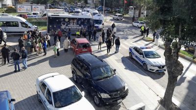 Çorum'da halk otobüsü kamyona çarptı: 22 öğrenci yaralandı