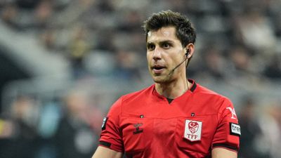 Mehmet Türkmen'in Ürdün-Bolivya maçındaki kararı gündem oldu