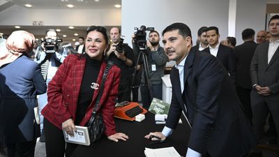 Hasan Doğan, 22. Ankara Kitap Fuarı'nda kitaplarını imzaladı