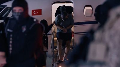 Türk polisinden kaçış yok: Suçlular tek tek getiriliyor