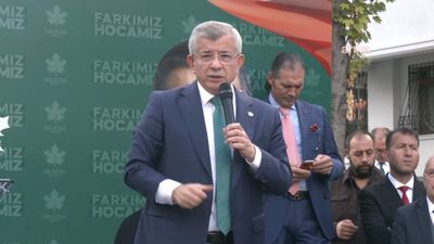 Ahmet Davutoğlu'ndan 'fotoğraf' eleştirilerine yanıt: Saygı göstermek boynumuzun borcudur