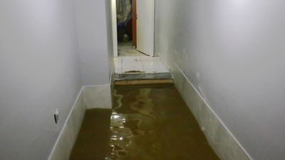 Ankara'da evini su basan vatandaş belediyeye isyan etti: Konser yapma, yaşanacak yer yap