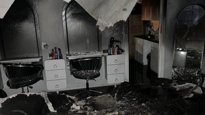 İstanbul'da 7 saat sonra açılışı yapılacak kuaför kundaklandı: 800 bin TL zarar