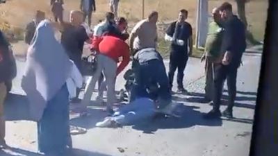 İzmir’de otomobille çarpışan motosikletin 15 yaşındaki sürücüsü öldü