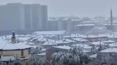 Erzurum kar sezonunu açtı: Şehir merkezi beyaza büründü