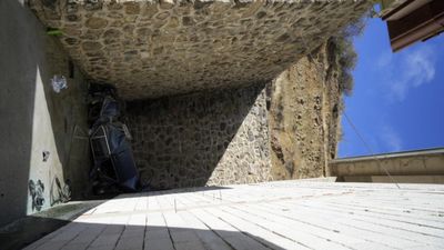 Gümüşhane'de otomobil, 15 metrelik uçurumdan düştü