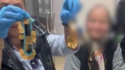İstanbul'da dilencinin üstünden servet çıktı: 625 bin TL'lik altın ve para ele geçirildi