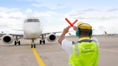 Apron memuru maaşları 2025! Apron memur nedir, ne iş yapar?