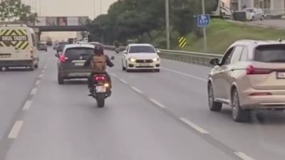 İstanbul'da bir sürücü D-100'de geri geri yol aldı