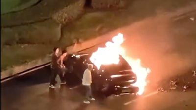 Çin'de yanan Xiaomi araçta kilitli kalan sürücü hayatını kaybetti