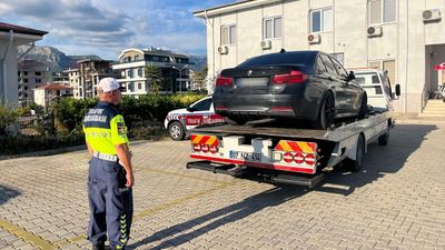 Antalya'da drift atan sürücü cezadan kaçamadı: Ehliyetine el konuldu