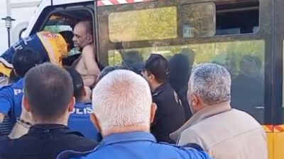 Gaziantep’te dolmuş sürücüsü cezaya sinirlenip kendini ve aracını yakmaya çalıştı