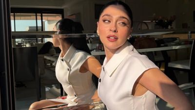 Cemre Baysel'in mini şortlu kombini! Sosyal medyada gündem oldu