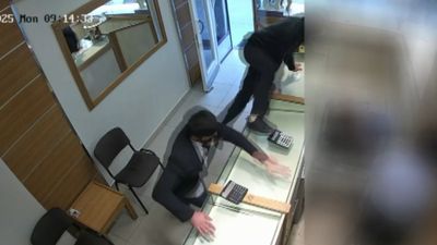 İstanbul'da kuyumcudan 1 kg altın ve 300 bin TL nakit para çalan soyguncular yakalandı