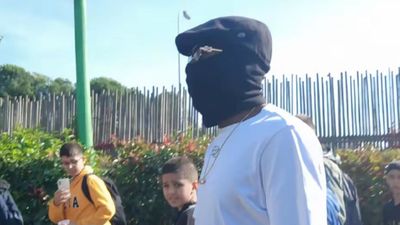 Fenerbahçeli Fred tanınmamak için yüzünü gizledi