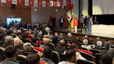 CHP Malatya İl Kongresi'nde çıkan kavgada yumruklar havada uçuştu