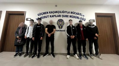 Tekirdağ'da 'düğün konvoyu aracı' görünümlü otomobilde göçmenler yakalandı