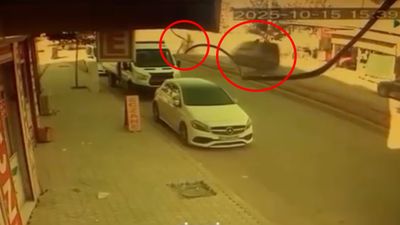 Şırnak'ta motosiklet ile hafif ticari araç çarpıştı: 19 yaşındaki sürücü ağır yaralandı