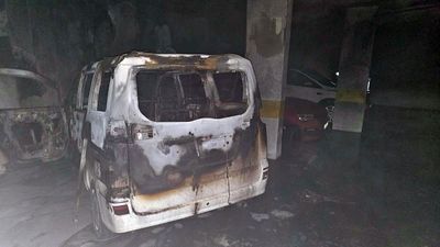 Tekirdağ'da apartman otoparkındaki otomobilde patlama meydana geldi