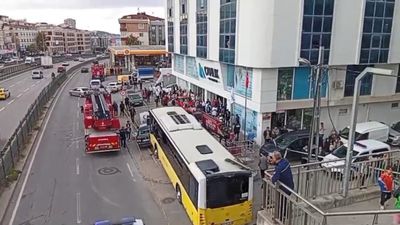 Çekmeköy'de İETT otobüsü durağa girdi: Kaza anı görüntüleri ortaya çıktı