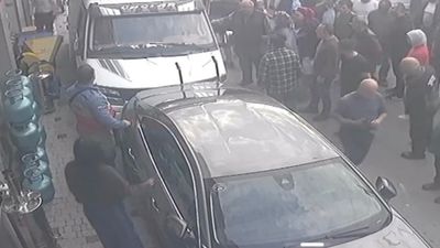 Ordu'da kamyonet otomobile çarptı: Nöbet geçiren sürücü hastaneye kaldırıldı