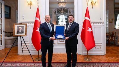 Yılmaz Tunç'tan Türkiye’nin Bükreş Büyükelçiliği’ne ziyaret