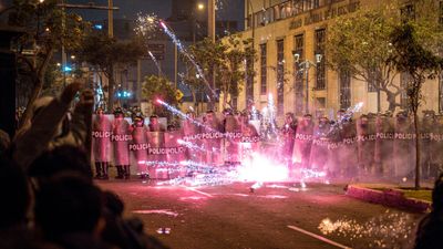 Peru'daki protestolarda sokaklar karıştı: 1 ölü, 102 yaralı