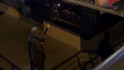 İstanbul'da erkek kuaför dükkanına pompalı tüfekli saldırı düzenlendi